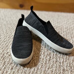 Earth Brand Women’s Charcoal Knit Slip-On Shoes